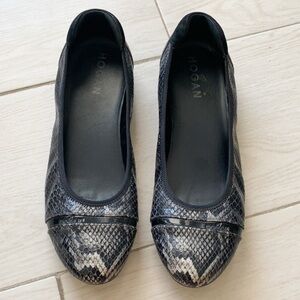 Hogan snake skin flats